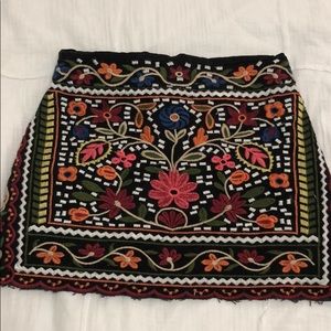 Embroidered mini skirt